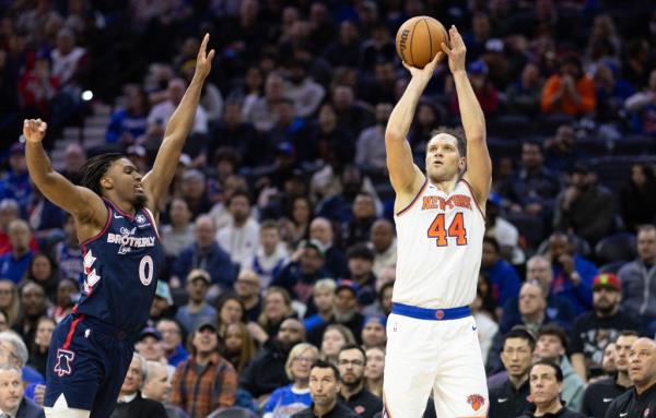 Bojan Bogdanovic, who scored a team-high 22 points, shoots a jumper during the Knicks' 110-96 win over the 76ers. 