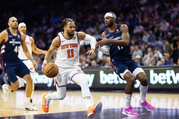 Jalen Brunson, who had 21 points and 12 assists, drives on Buddy Hield during the Knicks' win. 